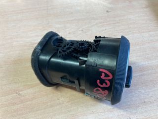 bontott AUDI A3 Középső Szellőző