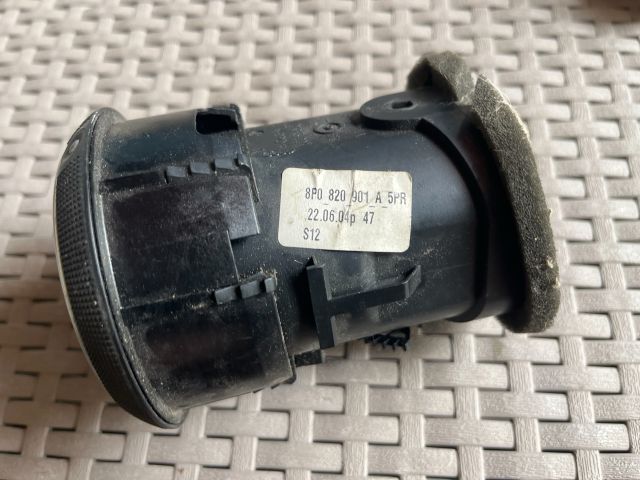 bontott AUDI A3 Középső Szellőző