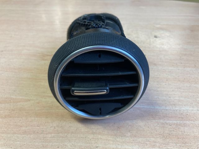 bontott AUDI A3 Középső Szellőző