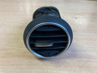 bontott AUDI A3 Középső Szellőző