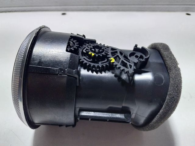 bontott AUDI A3 Középső Szellőző