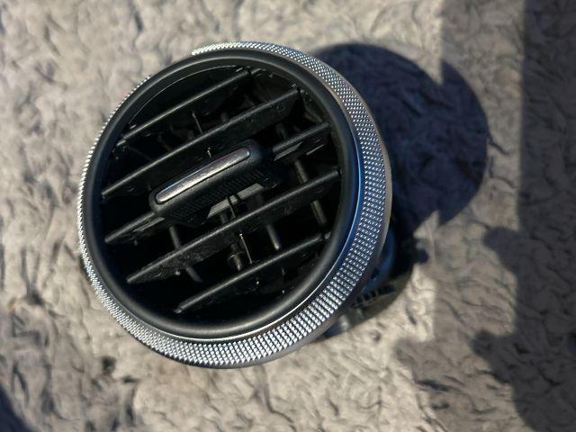 bontott AUDI A3 Középső Szellőző