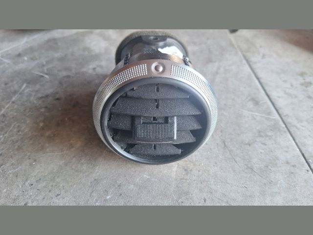 bontott AUDI A3 Középső Szellőző