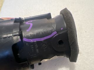 bontott AUDI A3 Középső Szellőző