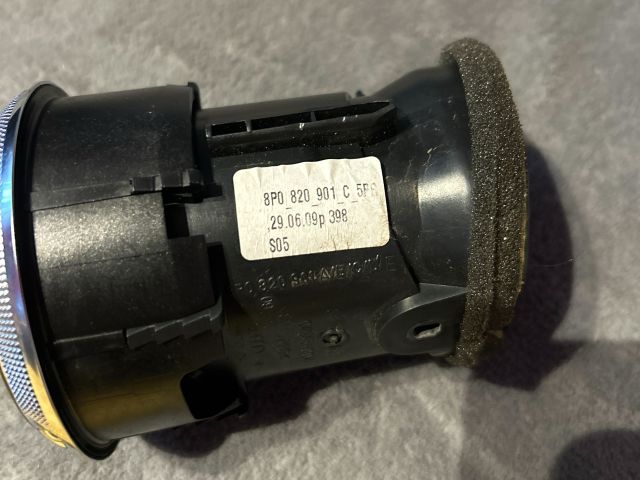 bontott AUDI A3 Középső Szellőző