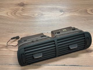 bontott AUDI A3 Középső Szellőző