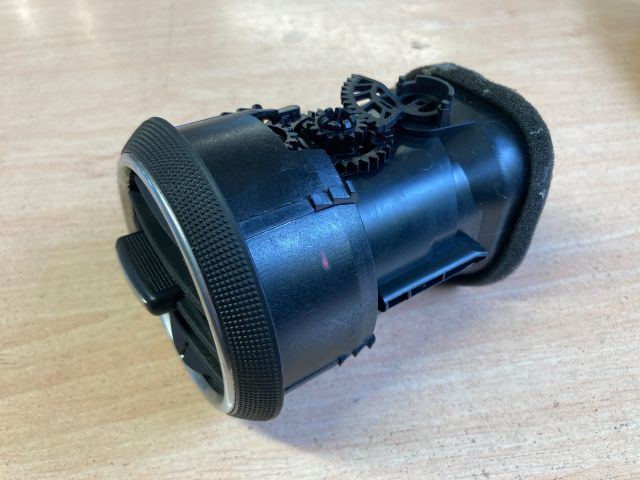 bontott AUDI A3 Középső Szellőző