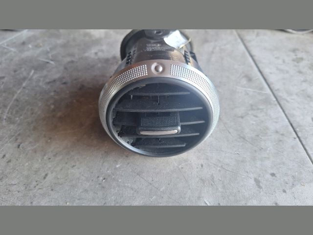 bontott AUDI A3 Középső Szellőző