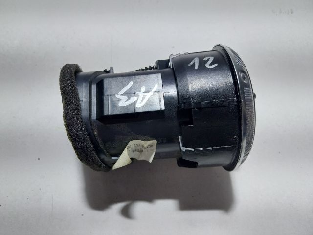 bontott AUDI A3 Középső Szellőző