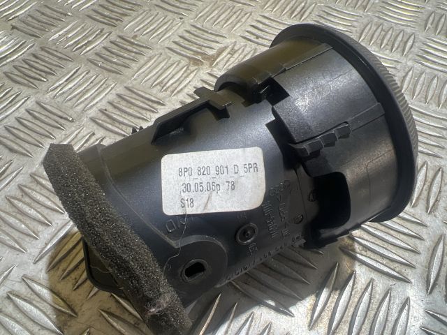 bontott AUDI A3 Középső Szellőző