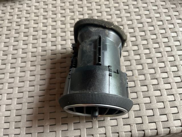 bontott AUDI A3 Középső Szellőző