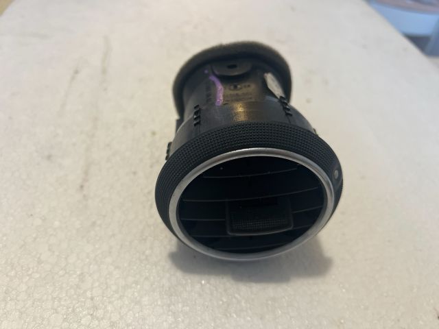 bontott AUDI A3 Középső Szellőző