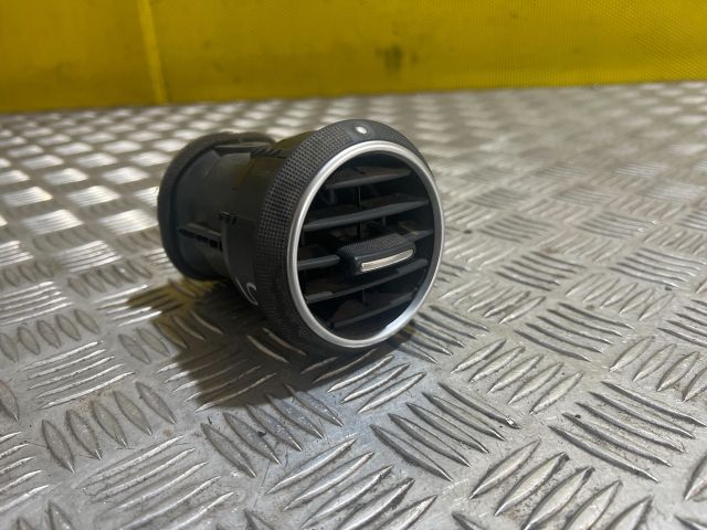 bontott AUDI A3 Középső Szellőző