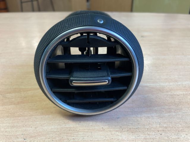 bontott AUDI A3 Középső Szellőző