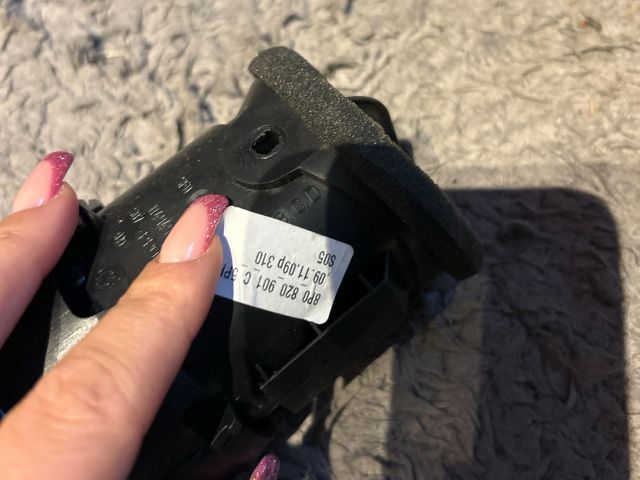 bontott AUDI A3 Középső Szellőző