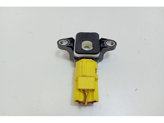 bontott AUDI A3 Központi Ütközés Érzékelő