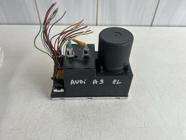 bontott AUDI A3 Központizár Motor (Pozíciófüggetlen)