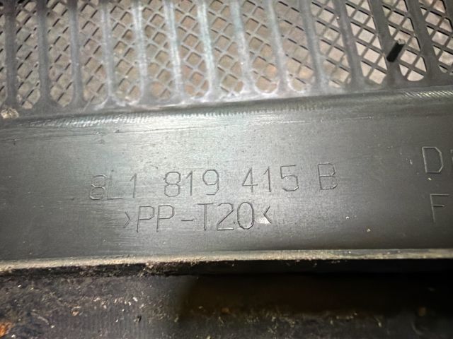 bontott AUDI A3 Levélrács