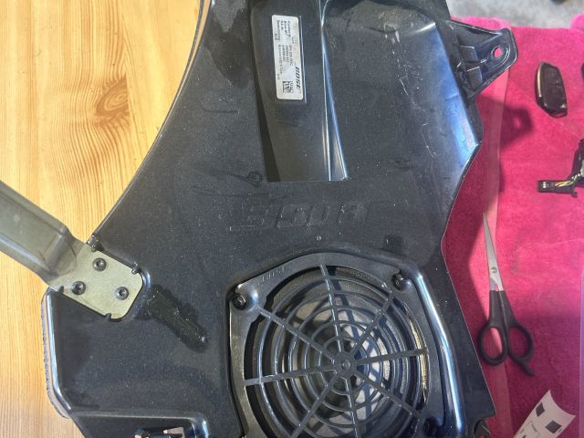 bontott AUDI A3 Mélynyomó Hangszóró