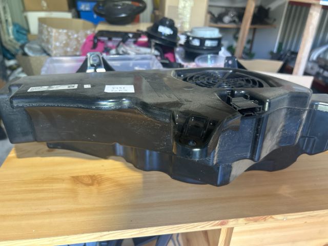 bontott AUDI A3 Mélynyomó Hangszóró