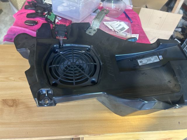 bontott AUDI A3 Mélynyomó Hangszóró