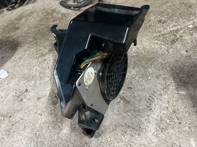 bontott AUDI A3 Mélynyomó Hangszóró