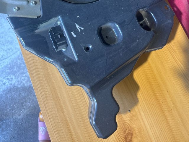 bontott AUDI A3 Mélynyomó Hangszóró