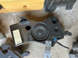 bontott AUDI A3 Mélynyomó Hangszóró