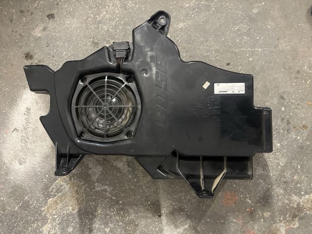 bontott AUDI A3 Mélynyomó Hangszóró