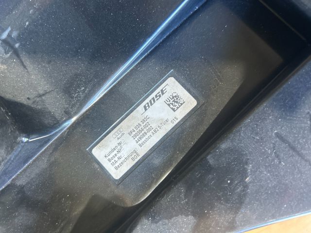 bontott AUDI A3 Mélynyomó Hangszóró