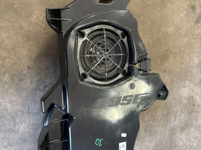 bontott AUDI A3 Mélynyomó Hangszóró