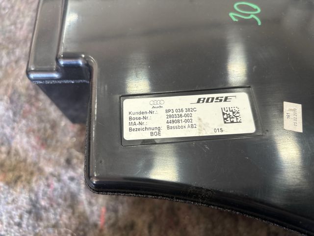 bontott AUDI A3 Mélynyomó Hangszóró