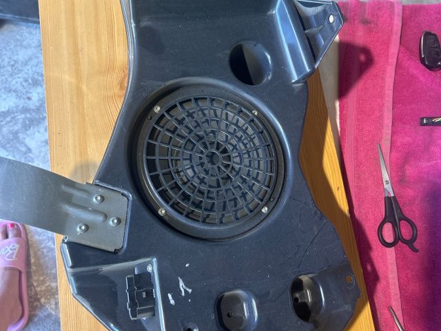 bontott AUDI A3 Mélynyomó Hangszóró