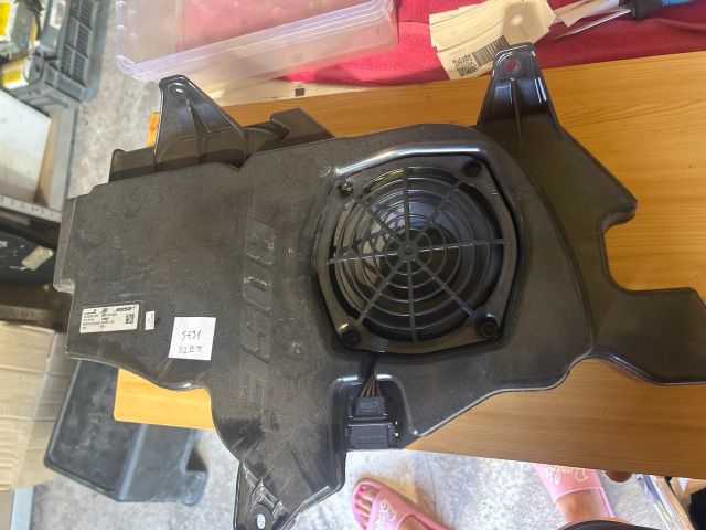 bontott AUDI A3 Mélynyomó Hangszóró