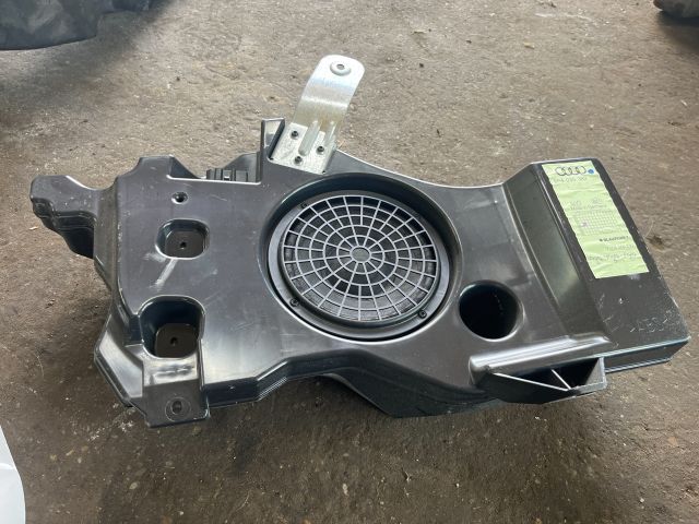 bontott AUDI A3 Mélynyomó Hangszóró