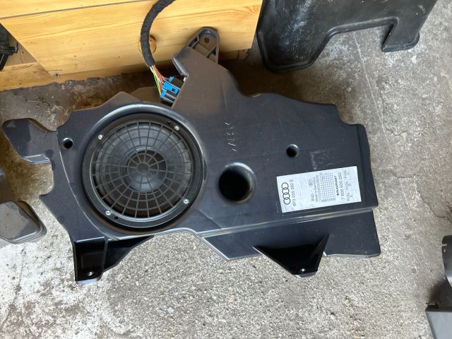 bontott AUDI A3 Mélynyomó Hangszóró