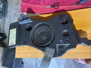 bontott AUDI A3 Mélynyomó Hangszóró