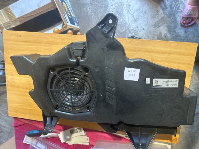 bontott AUDI A3 Mélynyomó Hangszóró