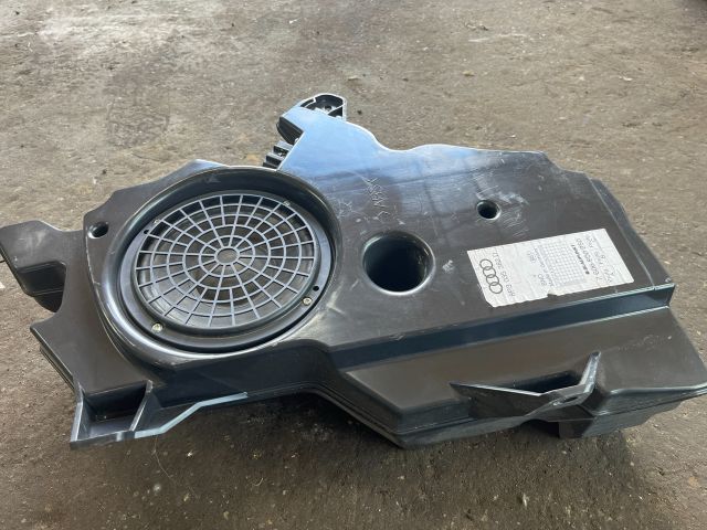 bontott AUDI A3 Mélynyomó Hangszóró