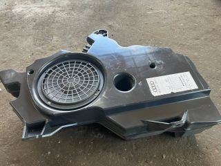 bontott AUDI A3 Mélynyomó Hangszóró