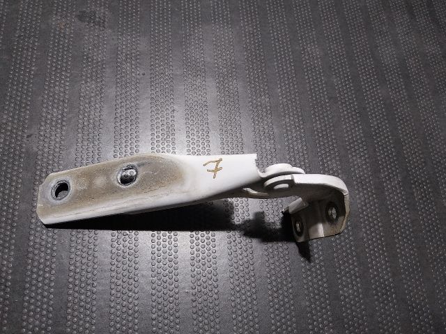 bontott AUDI A3 Motorháztető Bal Zsanér