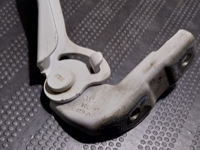 bontott AUDI A3 Motorháztető Bal Zsanér