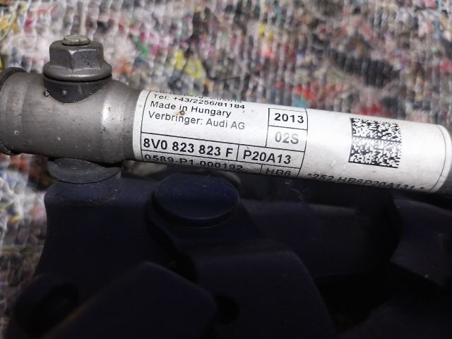 bontott AUDI A3 Motorháztető Bal Zsanér