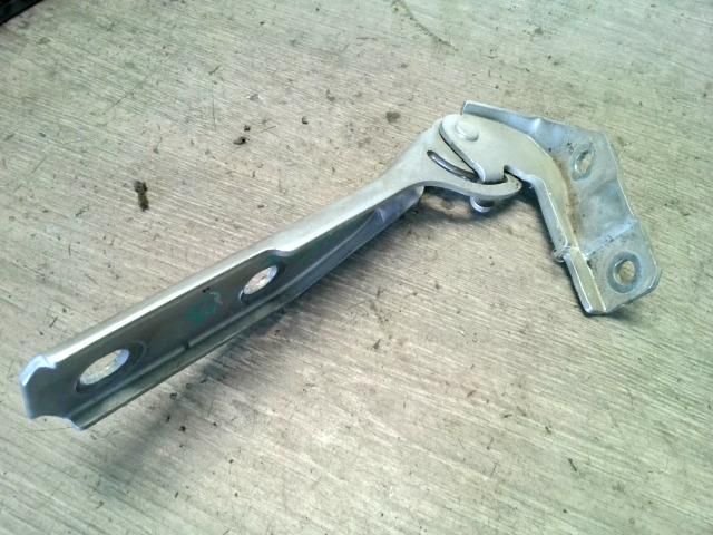 bontott AUDI A3 Motorháztető Bal Zsanér