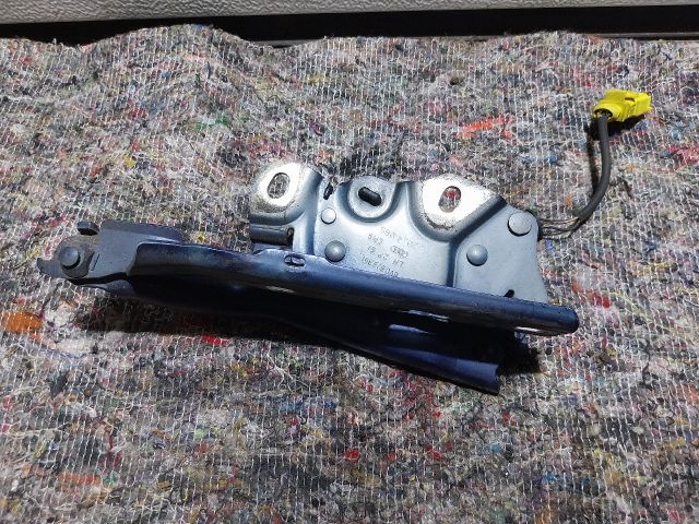 bontott AUDI A3 Motorháztető Bal Zsanér