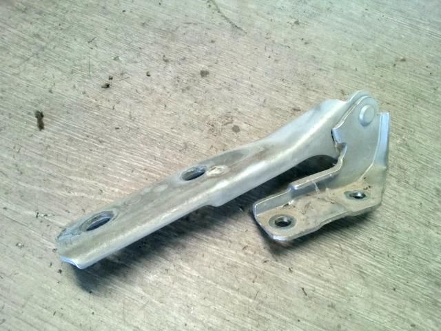 bontott AUDI A3 Motorháztető Bal Zsanér