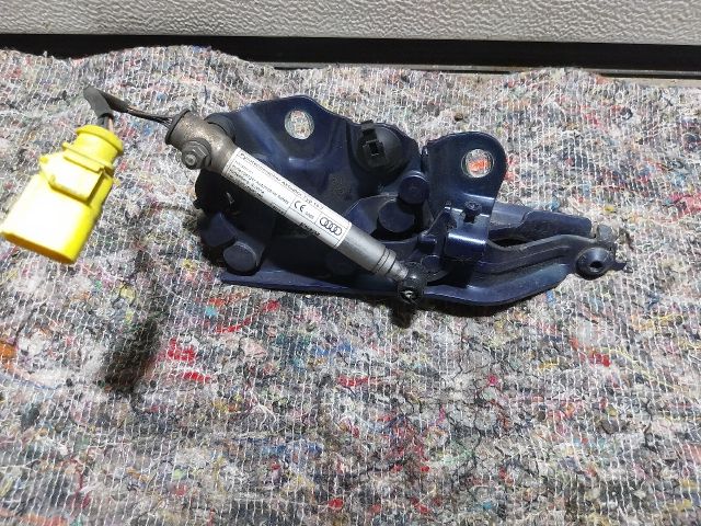 bontott AUDI A3 Motorháztető Bal Zsanér