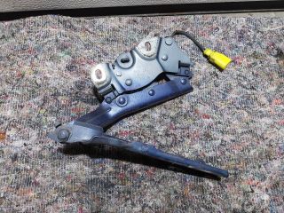 bontott AUDI A3 Motorháztető Bal Zsanér