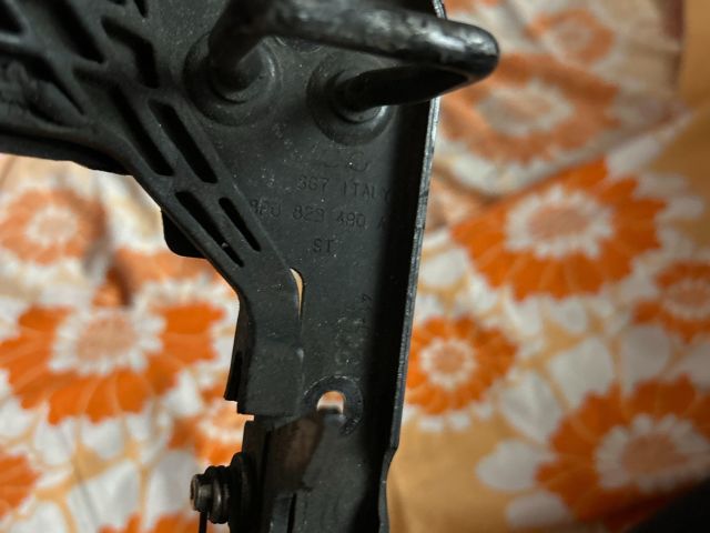 bontott AUDI A3 Motorháztető Biztonsági Kampó