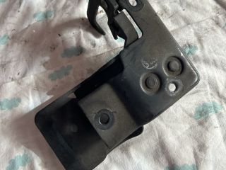 bontott AUDI A3 Motorháztető Biztonsági Kampó